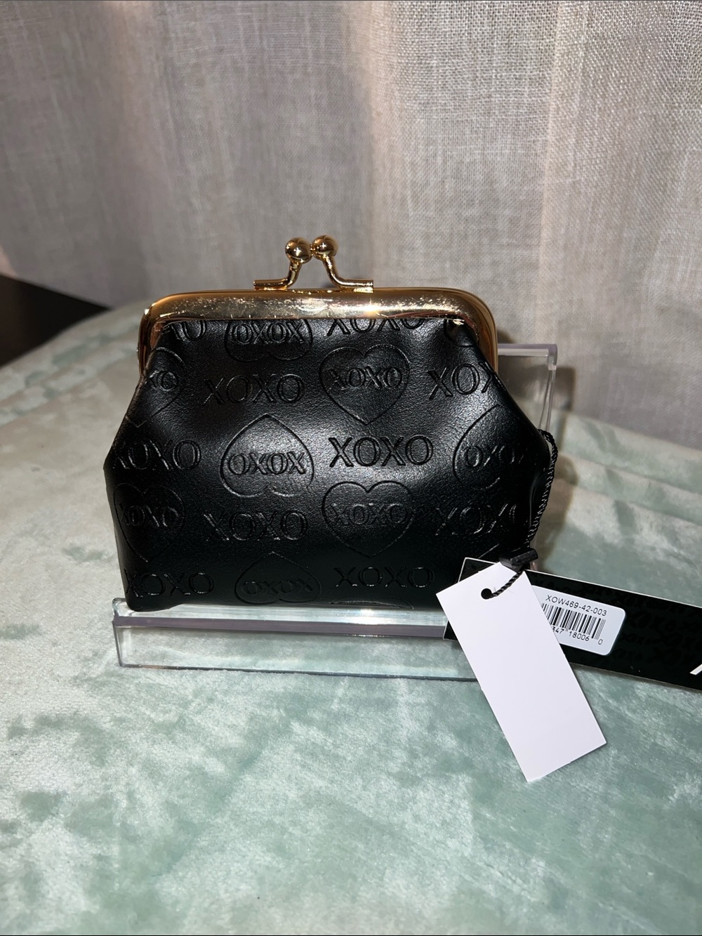 XOXO Black Embossed Kiss-Lock Coin Purse - Picture 2 of 5